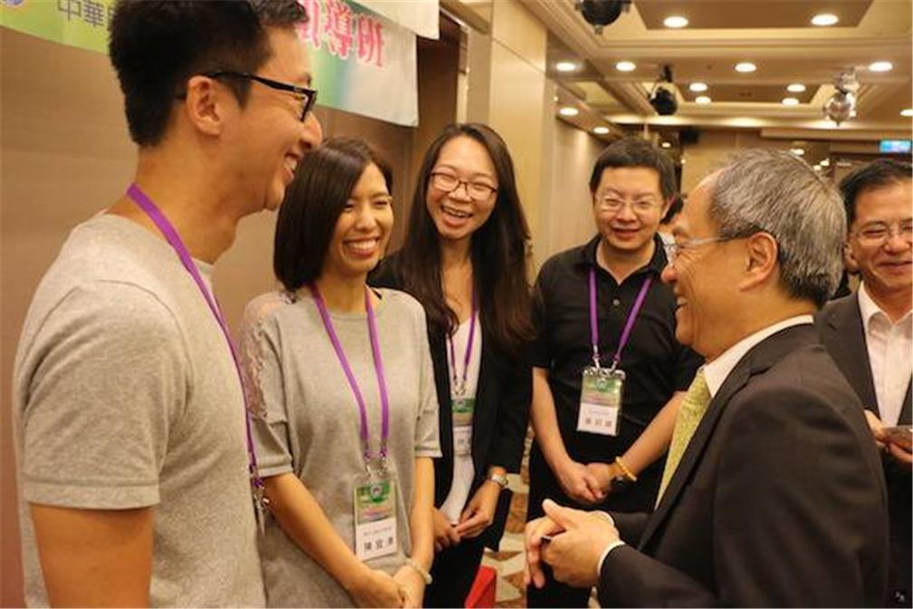 Hsin-Hsing Wu, OCAC Minister reached out to seminar attendees and encouraged them to learn new things and be the voice for Taiwan