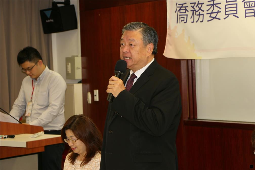 OCAC Vice Minister Yuan-Rong Leu visited attendees on the graduation ceremony on the June 3rd.