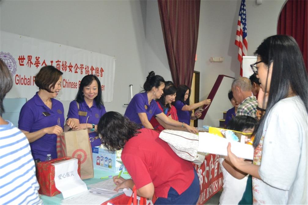 世界華人工商婦女企管協會總會以及美南分會捐贈口罩等物資提供受災僑胞運用