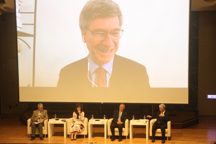 唐獎教育基金會26日在成功大學舉辦第5屆唐獎大師論壇，永續發展獎得主、美國經濟學家傑佛瑞．薩克斯（Jeffrey D. Sachs）透過視訊發表專題演講。