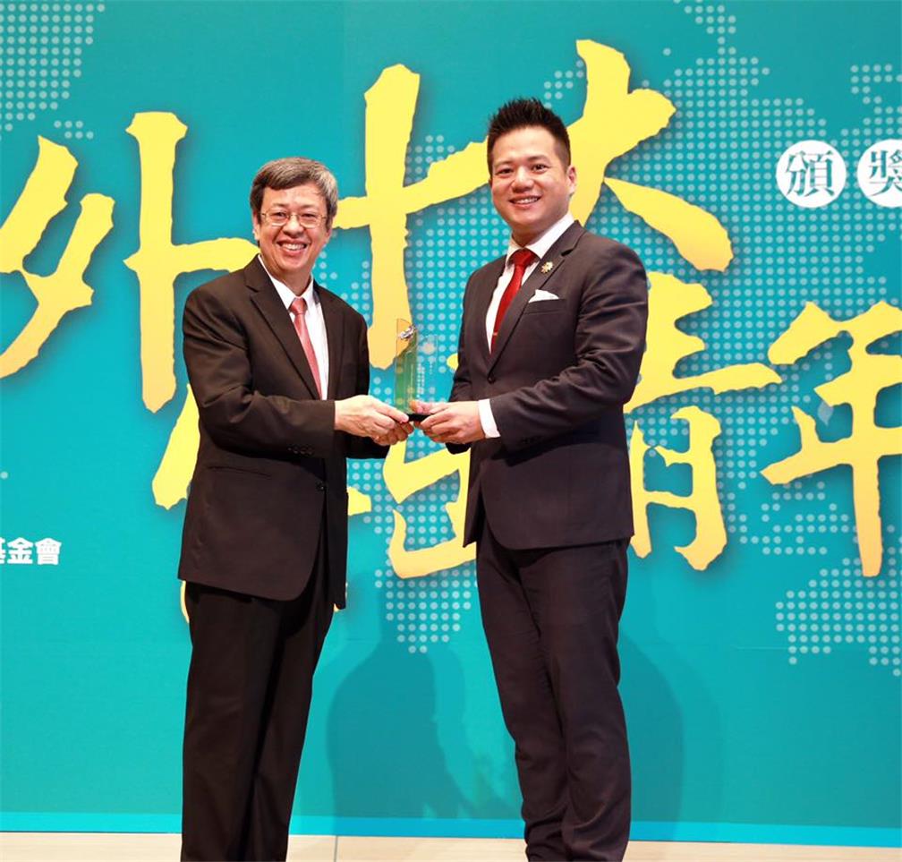 VP Chen with Andy Chiu, chairman of World Taiwanese Chambers of Commerce Junior Chapter (WTCC JC)