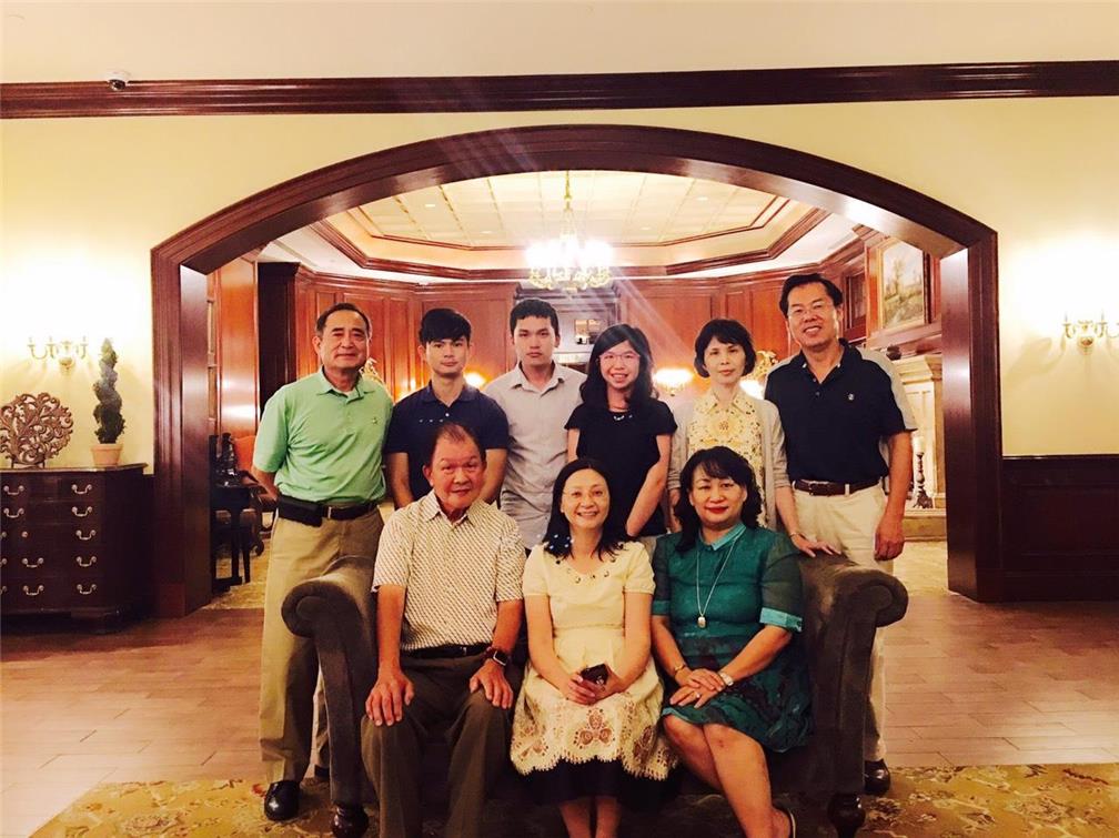團員參加王德博士所辦晚宴並與亞特蘭大僑教中心傅主任合影