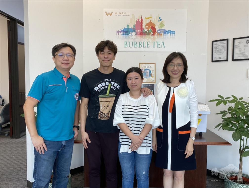 TCC Houston visiting its member youth business Winfull Boba Tea Supplier(left to right: President Chang Yuan-Li, Mr. and Mrs. Chang Bing-Hsuan, and  Director Wang Ying-Rong)