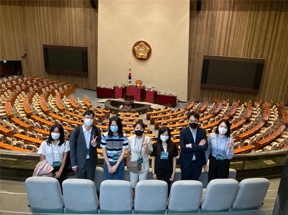 韓國地區搭僑計畫學員參訪韓國國會。