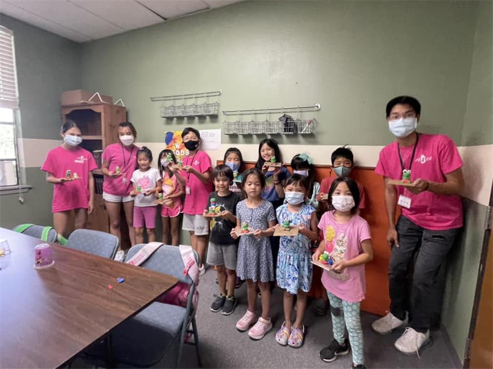 FASCA-Austin guided children to make clay of Taiwanese Tree Frog.