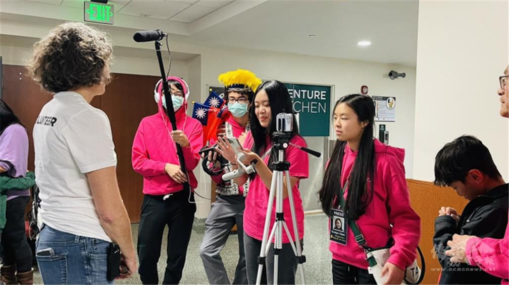 The news team of FASCA-Michigan was conducting an interview.