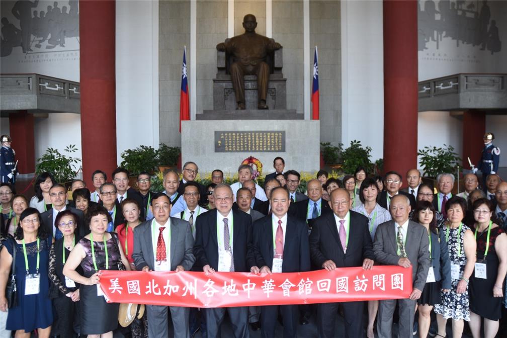 Members of the delegations were photographed at the National Dr. Sun Yat-sen Memorial Hall, Taipei R.O.C.(Taiwan).