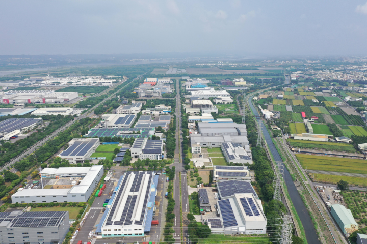 Awise Fiber Technology Co., Ltd., a professional bike carbon fiber composites manufacturer, invested over NT$400 million to station into the Pingtung Technology Industrial Park.