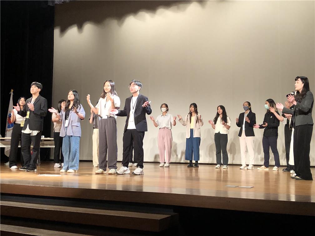 學員透過結合戲劇及唱跳歌舞方式進行文化展演。