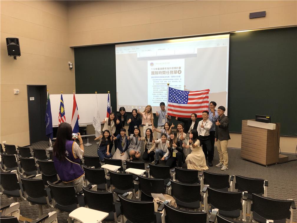 學員運用各種場景及素材，完成團隊介紹臺灣的影片製作任務。