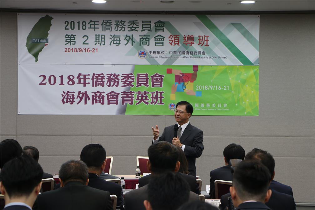 Wong Shu-hwa, Director-General of the OCAC Department of Business Affairs, explaining the origin of the Overseas Compatriot Card