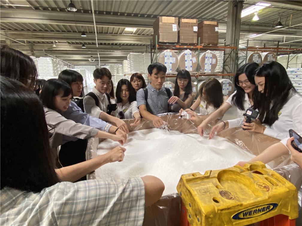 拜訪亞洲化學股份有限公司。