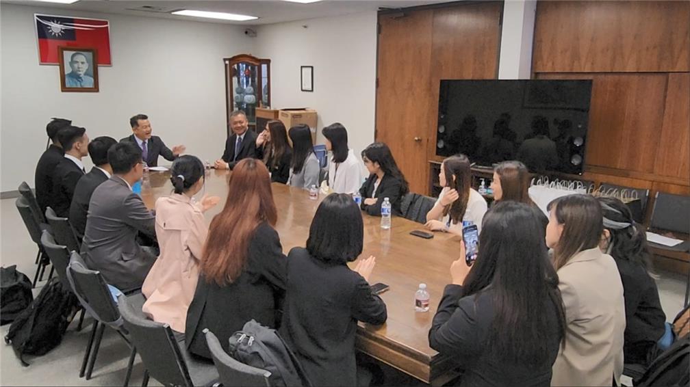 拜會駐洛杉磯辦事處。