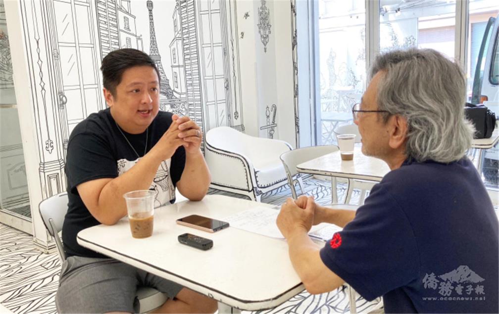 Kevin Yu accepted an exclusive interview with Wang Fu-tang, a news volunteer from the OCAC digital news. He hopes to get to know more people and obtain more resources and information through the awards ceremony.
