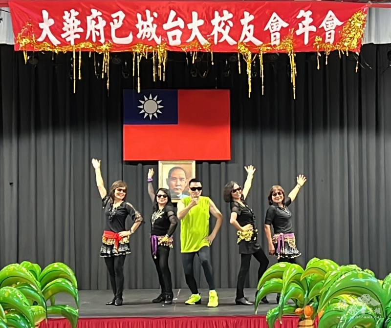 狂熱熱舞：鄧忠德在華府臺大校友會50周年慶祝活動中展現活力