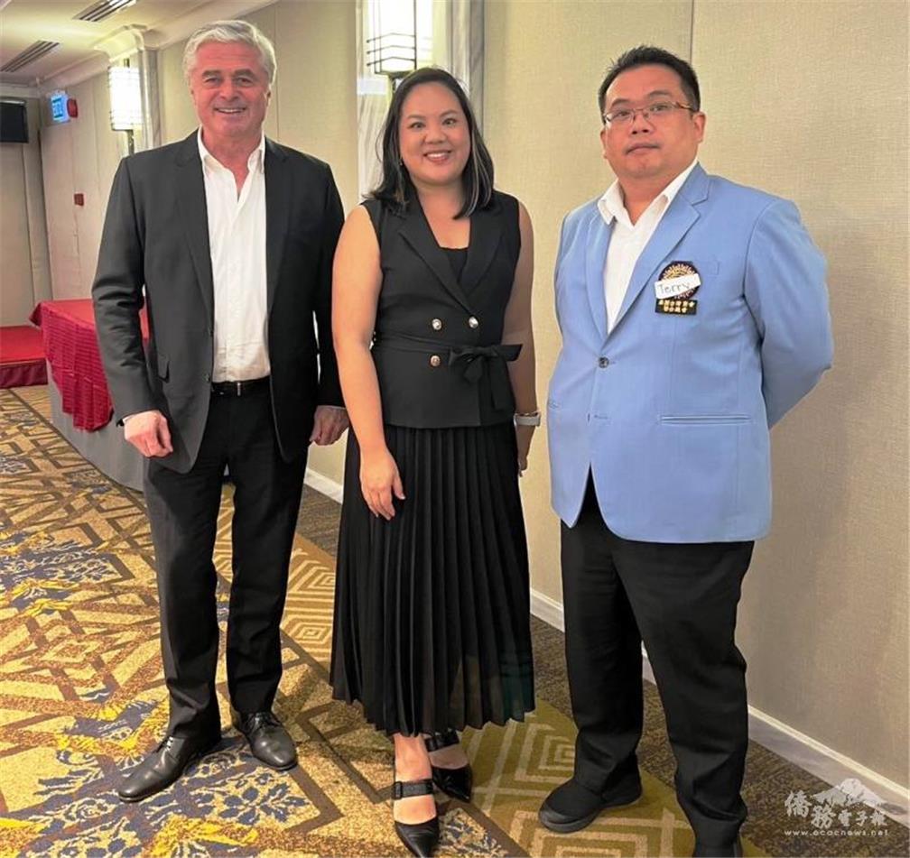 Vice President Paul Scales of the Irish Thai Chamber of Commerce (left), President Jia-Wei Hsu of the TTBAY (center), and Vice President Lu-yi Huang of the TTBA (right).