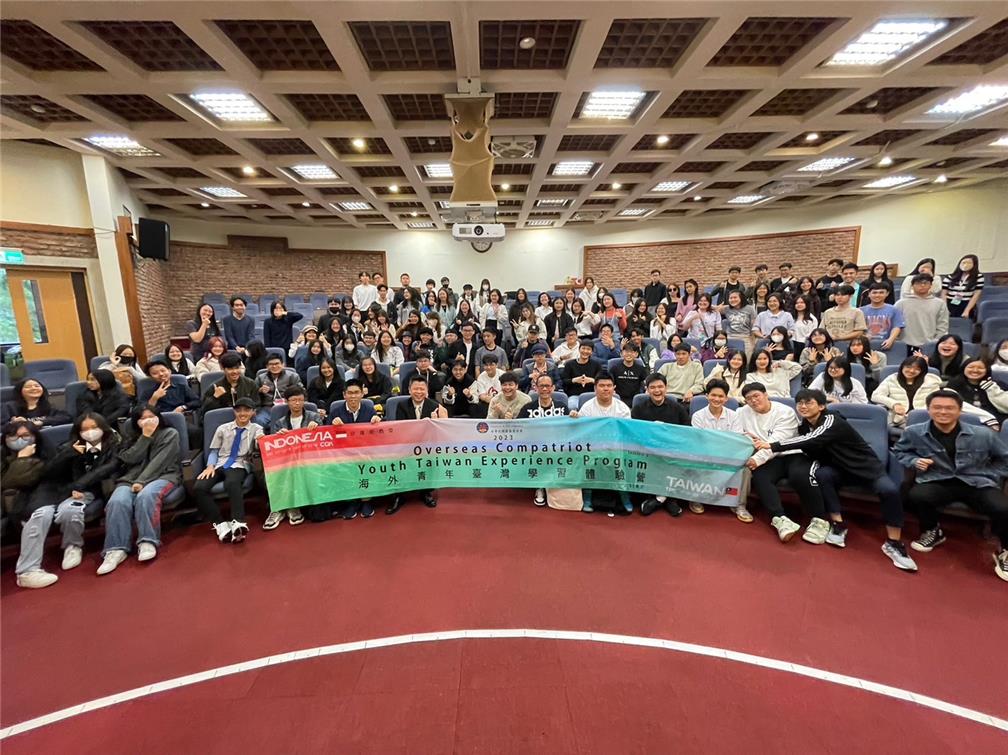 Closing Ceremony Group Photo.