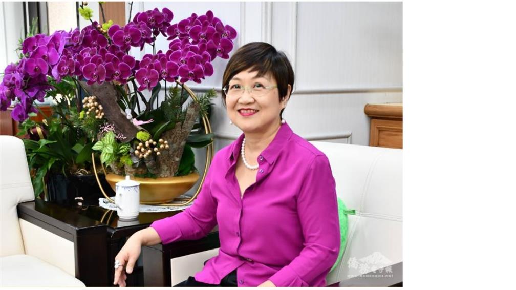 Minister Chia-Ching Hsu elaborate top 10 Highlights of Overseas Community Affairs 2023.