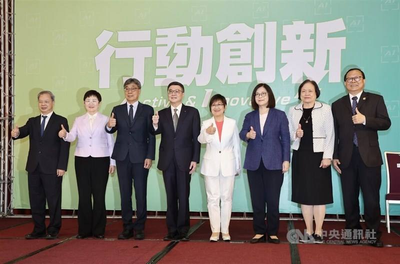 Premier-designate Cho Jung-tai (fourth from left) appears in Taipei on Tuesday with (from second left to right) Chuang Tsui-yun, Chen Junne-jih, Hsu Chia-ching, Kuan Bi-ling, Chen Shu-tzu and Su Chun-jung, who will serve as heads of the finance ministry, 