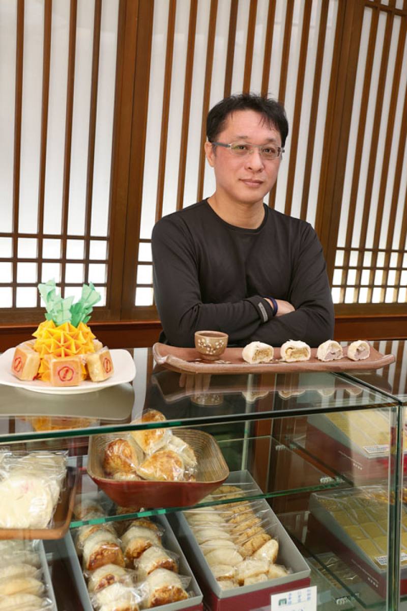 Lu Hongren, third-generation owner of Old Xuehuazhai, reveals that the idea of puffed mung-bean pastries arose accidentally from the chef forgetting to flip some of his creations in the oven.