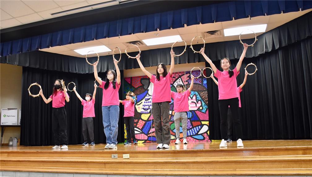 新春活動，FASCA表演金環舞蹈。