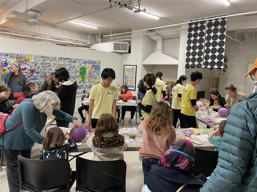 Taiwanese Cultural Activities: FASCA guided the participants to make DIY rabbit lanterns.