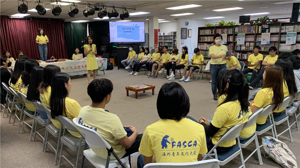 Mid-Autumn Festival Activities: FASCA learned about Taiwanese classic snacks and culture through board games.