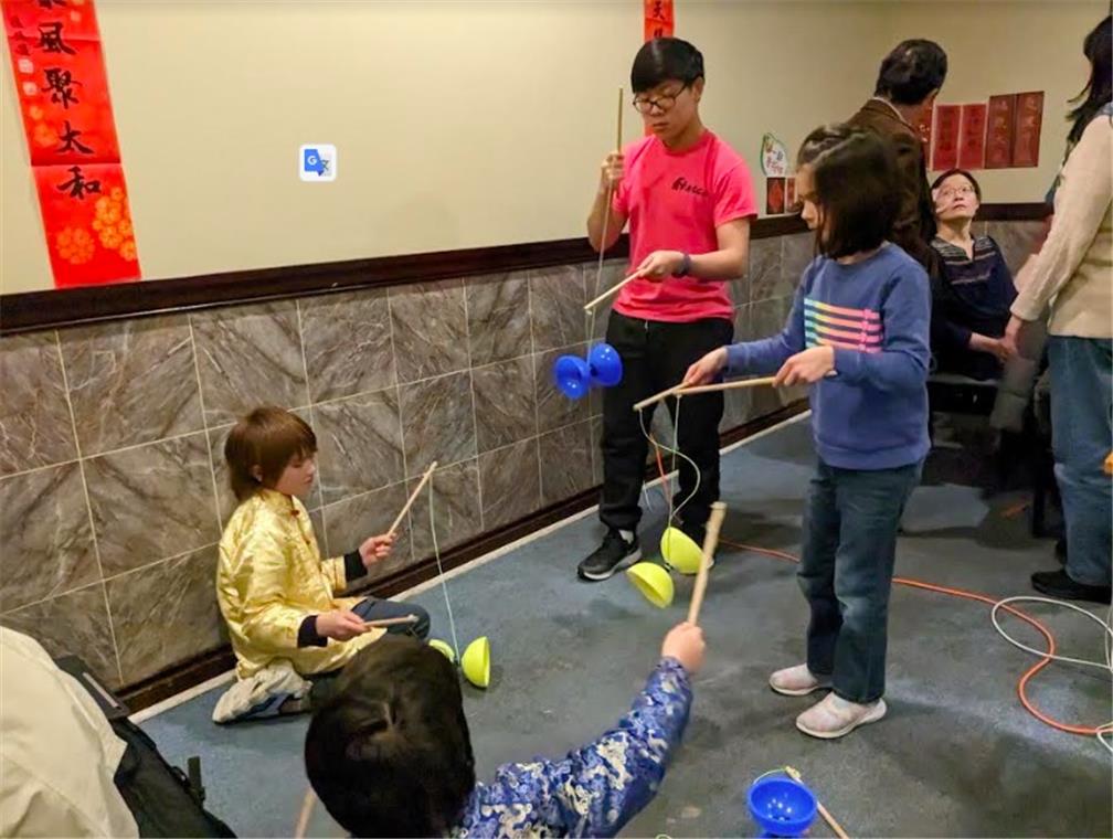 Lunar New Year Activities: FASCA introduced the culture of diabolo.
