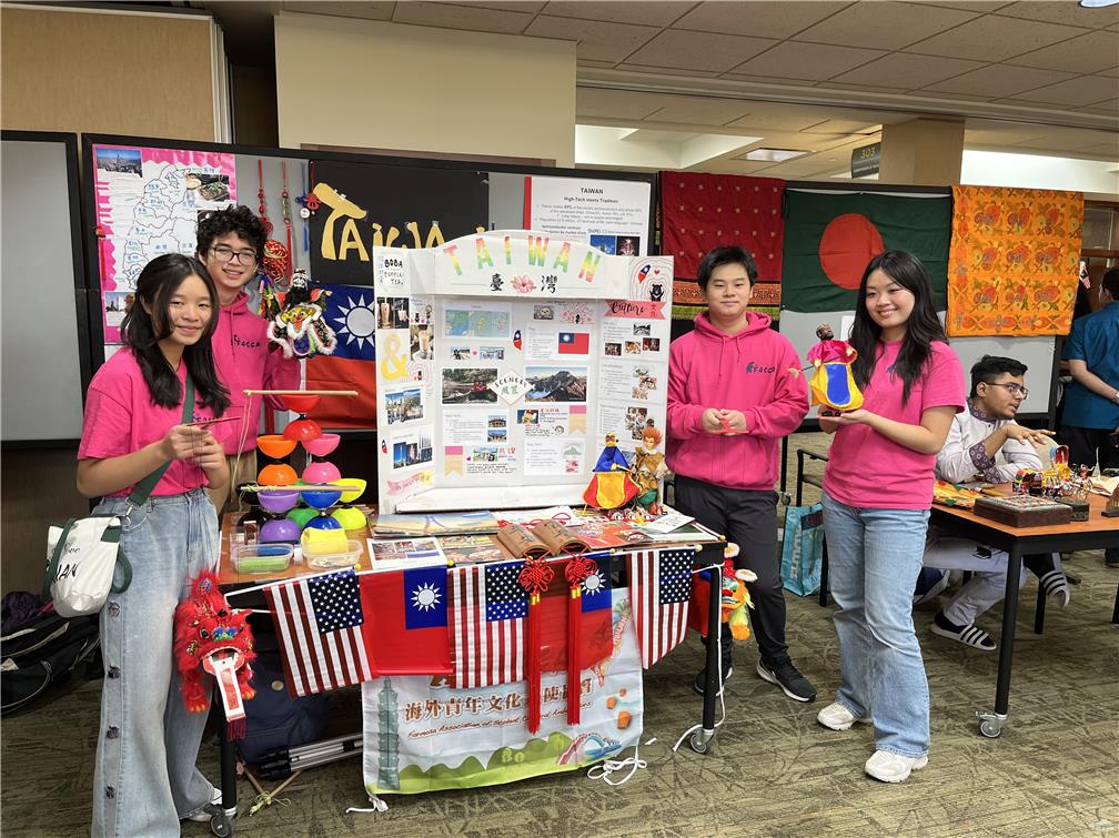 Michigan State University International Fair: FASCA introduced Taiwanese culture. 
