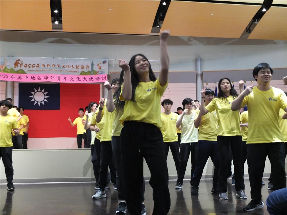 Cultural Class: FASCA practiced traditional Taiwanese dance