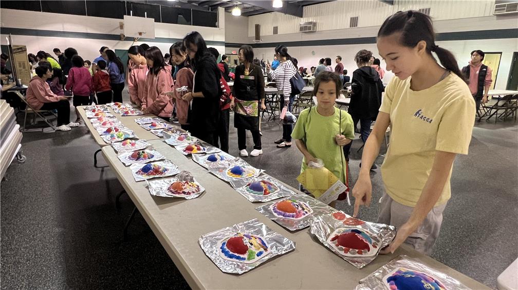 Cultural Day: FASCA members created colorful mask paintings.