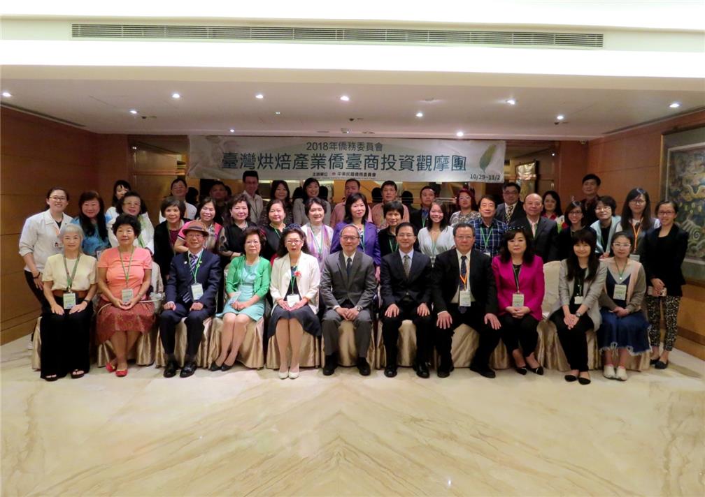 Wu Hsin-Hsing, OCAC Minister, attended the opening ceremony and joined participants for a group photo