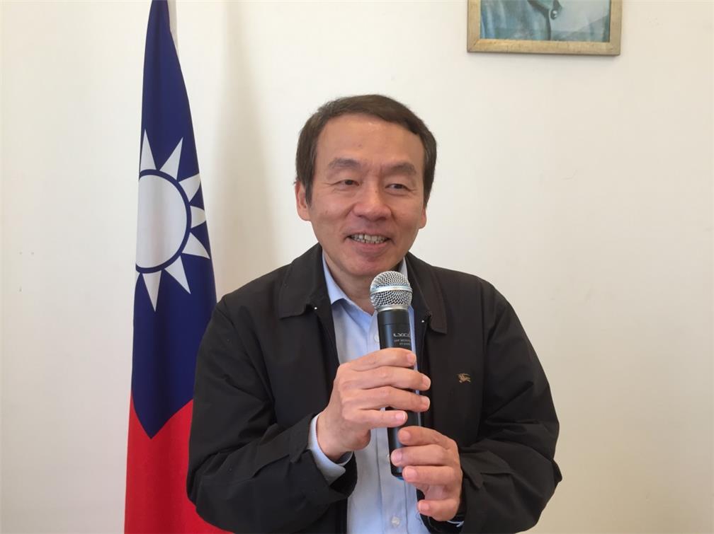 王啟文處長勉勵巴西聖保羅地區僑界關懷救助協會廣邀僑界先進踴躍加入、發揮更大的功能。