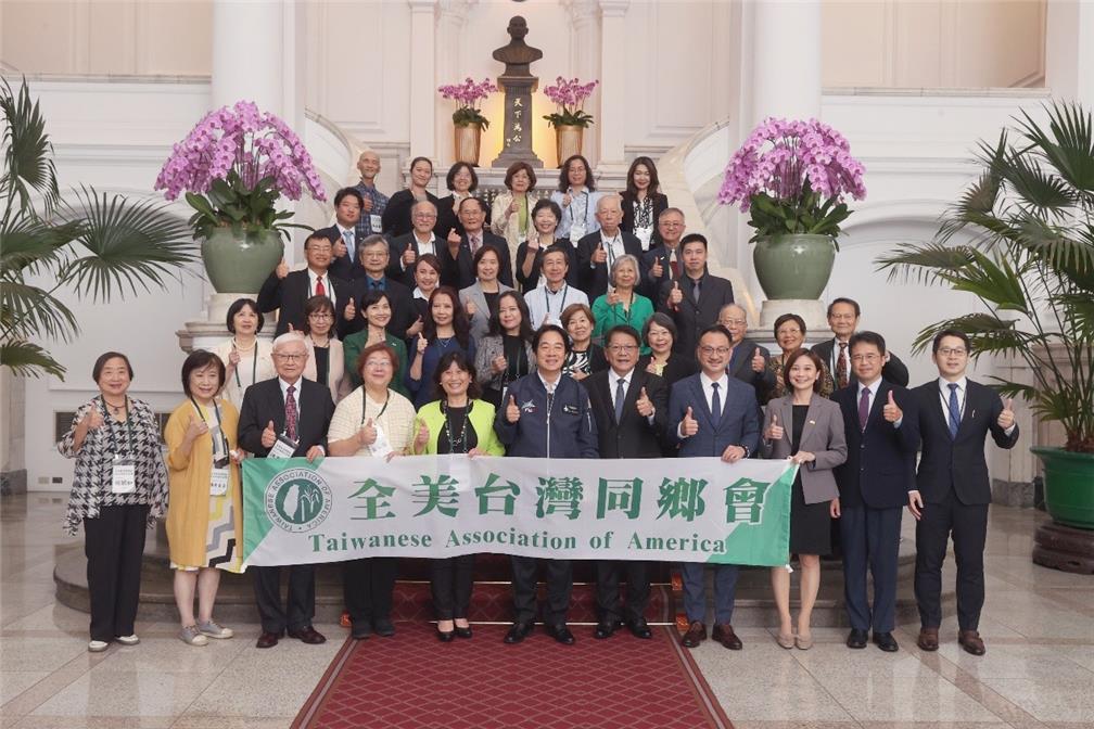The delegation met with President Ching-Te Lai (Center,front row) at the President Palace.