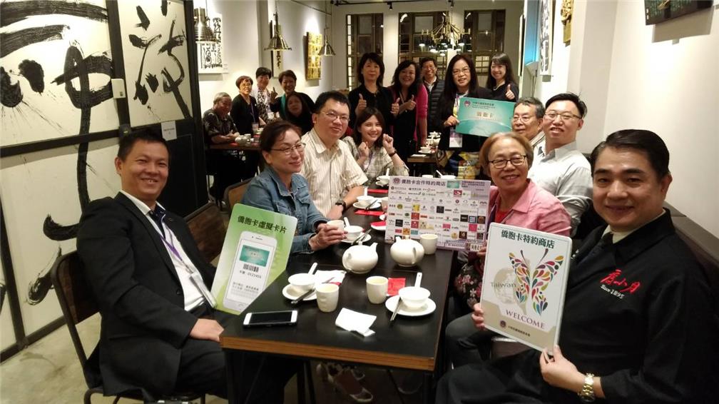 Program participants dined at an Overseas Compatriot Card specially-engaged restaurant on November 29