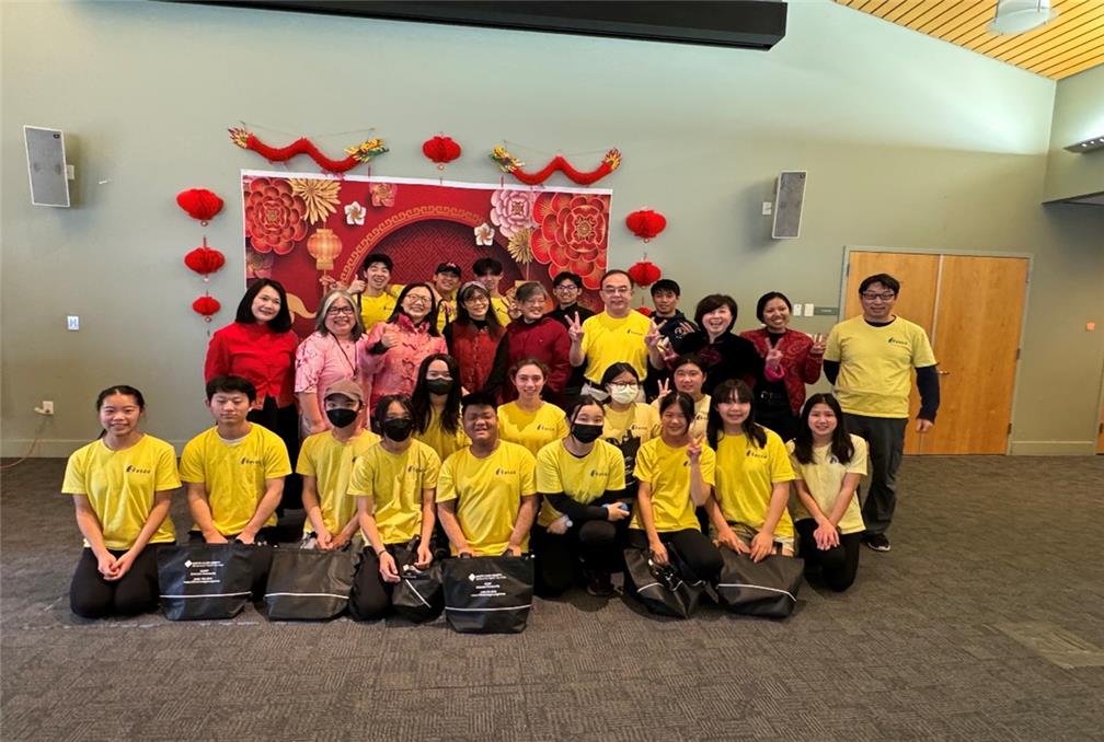 Group photo of New Year's event.