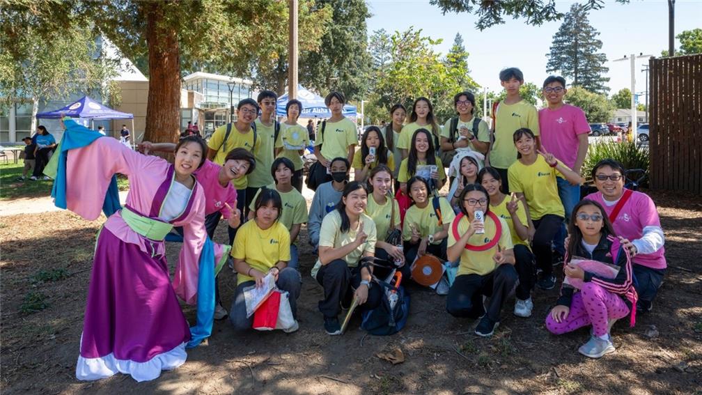 FASCA members celebrated Mid-Autumn Festival.
