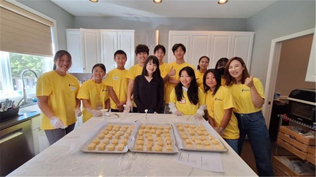 FASCA members experienced handmade pineapple cakes and Taiwan's tea culture.