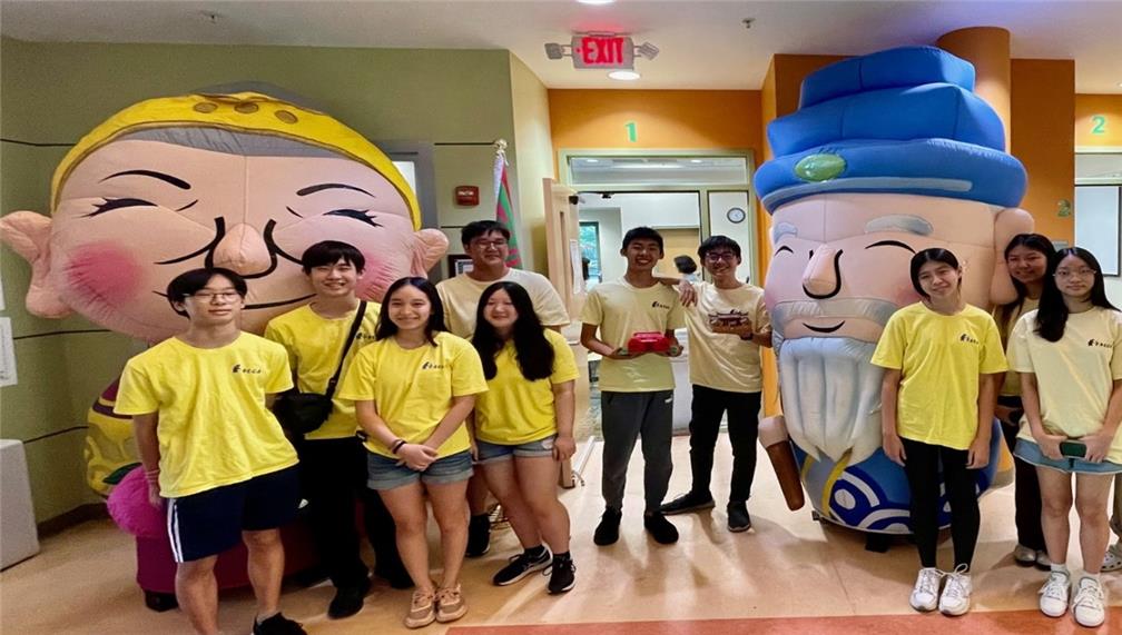 FASCA members celebrated Mid-Autumn Festival.