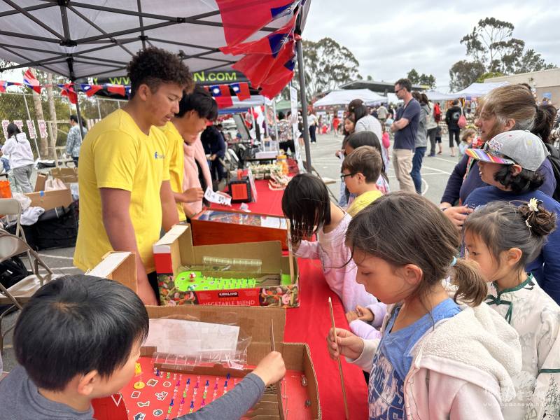 Children eagerly returned to the booth playing pinball and often bringing their friends and family along to share the experience.