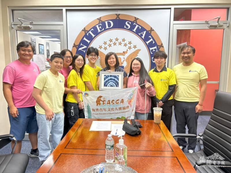 Counselors and members of the Formosa Association of Student Cultural Ambassadors (FASCA)
New York Chapter and Princeton Chapter meets with Congresswoman Grace Meng in Flushing