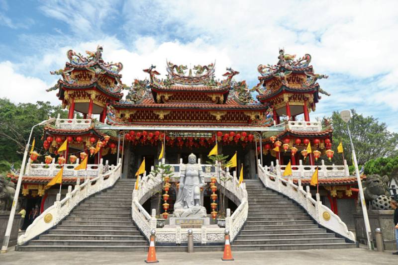 Zhaohui Temple in Longmen Village is dedicated to Kai Zhang Shengwang (Chen Yuanguang, 657–711, a Tang-Dynasty general venerated as the founder of Zhangzhou in China’s Fujian Province).​​