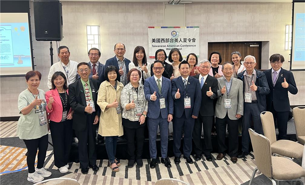 2025年7月12日阮昭雄副委員長（前排左6）於美國舊金山灣區出席「美西臺美人夏令會」。