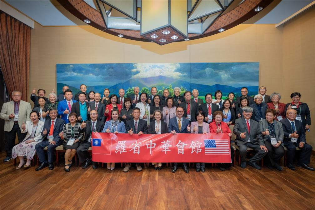 The delegation met with Vice President Bi-Khim Hsiao (Center, front row) at the Presidential Office.