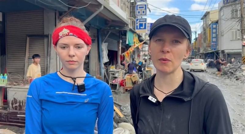 Two Ukrainian women who have been living in Taiwan for years volunteers at Hualien County's Guangfu Township on Saturday. Photo courtesy of a local resident