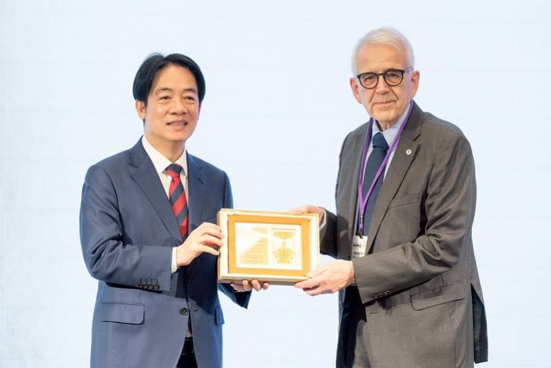 President Lai Ching-te attends the opening of the Taiwan Medical Association’s International Symposium on Transforming Healthcare – Universal Health Coverage, AI, Green Healthcare and Collaborative Healthcare System.
