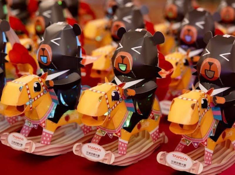 2026 Taiwan Lantern Festival's handheld paper lanterns, featuring OhBear, Taiwan's tourism mascot, riding a rocking horse, inspired by the Year of the Horse. Photo courtesy of the Taiwan Lantern Festival