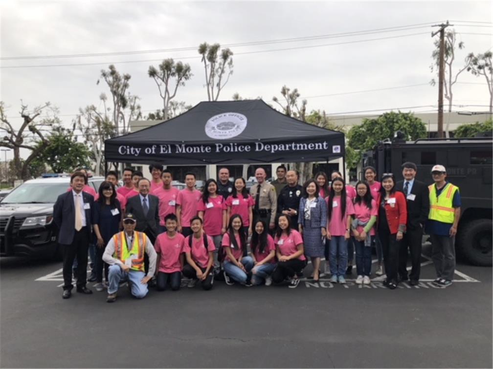 FASCA學員協助洛杉磯僑界急難救助協會大會 佈置場地、擔任導引照顧年長僑胞、擔任主流貴賓 英文口譯、協助El Monte市警察人員擔任傳譯。