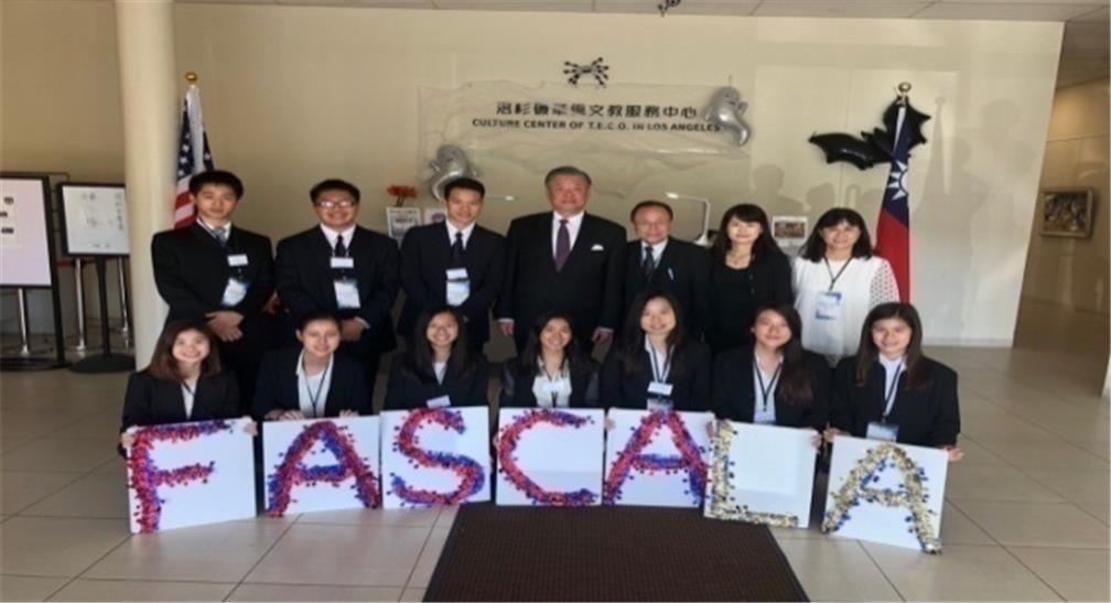 FASCA學員於2018海外僑界青年領袖會談接待與會學員、協助辦理學員報到事宜。透過與僑界青年領袖交流，啟發青年志工對僑社服務及僑團經營更深入的認識。