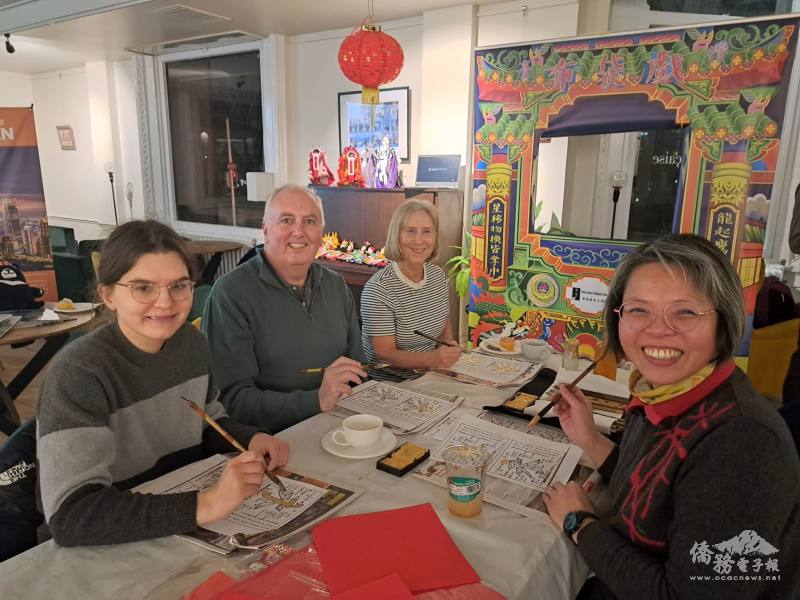 Chinese calligraphy Spring Couplets workshop conducted by Ms. Syue-Ping Ma, Mandarin Chinese teacher at the Dublin School of Mandarin Chinese.